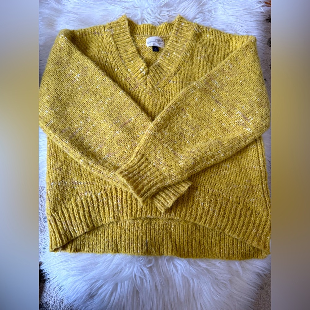 Cozy Universal Threads Yellow Knit Sweater